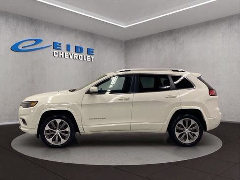 Used 2019 Jeep Cherokee Overland w/ Technology Group AWD/4WD image 12