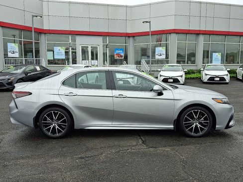 Certified 2024 Toyota Camry SE image 7