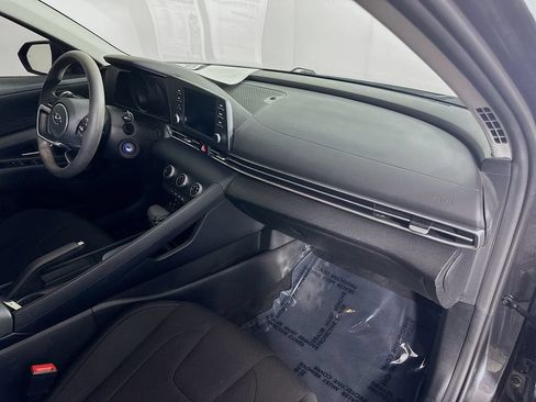 Used 2022 Hyundai Elantra SE FWD image 33