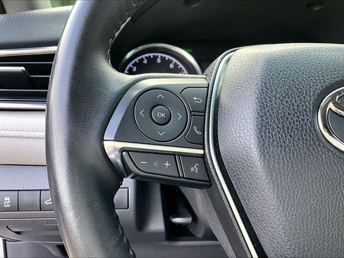 Certified 2018 Toyota Camry XLE FWD image 22