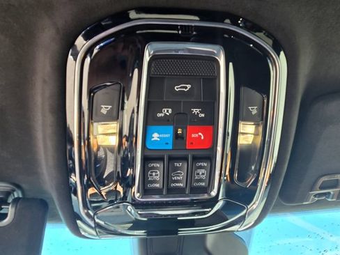 Used 2023 Jeep Grand Cherokee Summit AWD/4WD image 12