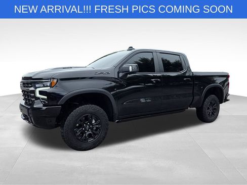 Used 2025 Chevrolet Silverado 1500 ZR2 w/ Technology Package AWD/4WD image 2