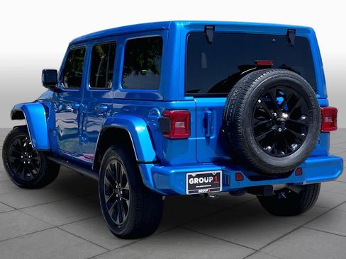 Used 2022 Jeep Wrangler Unlimited Sahara AWD/4WD image 11