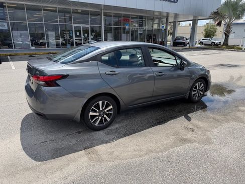 Used 2021 Nissan Versa SV FWD image 3