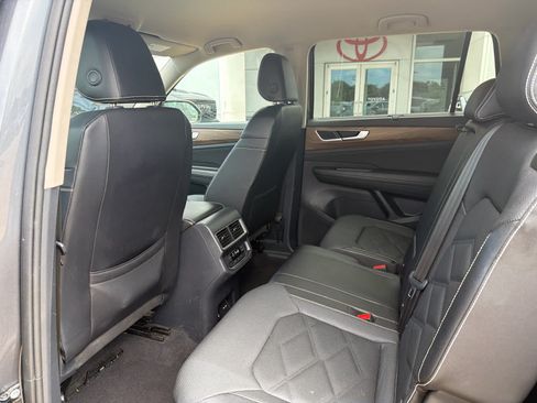 Used 2025 Volkswagen Atlas SE FWD image 42