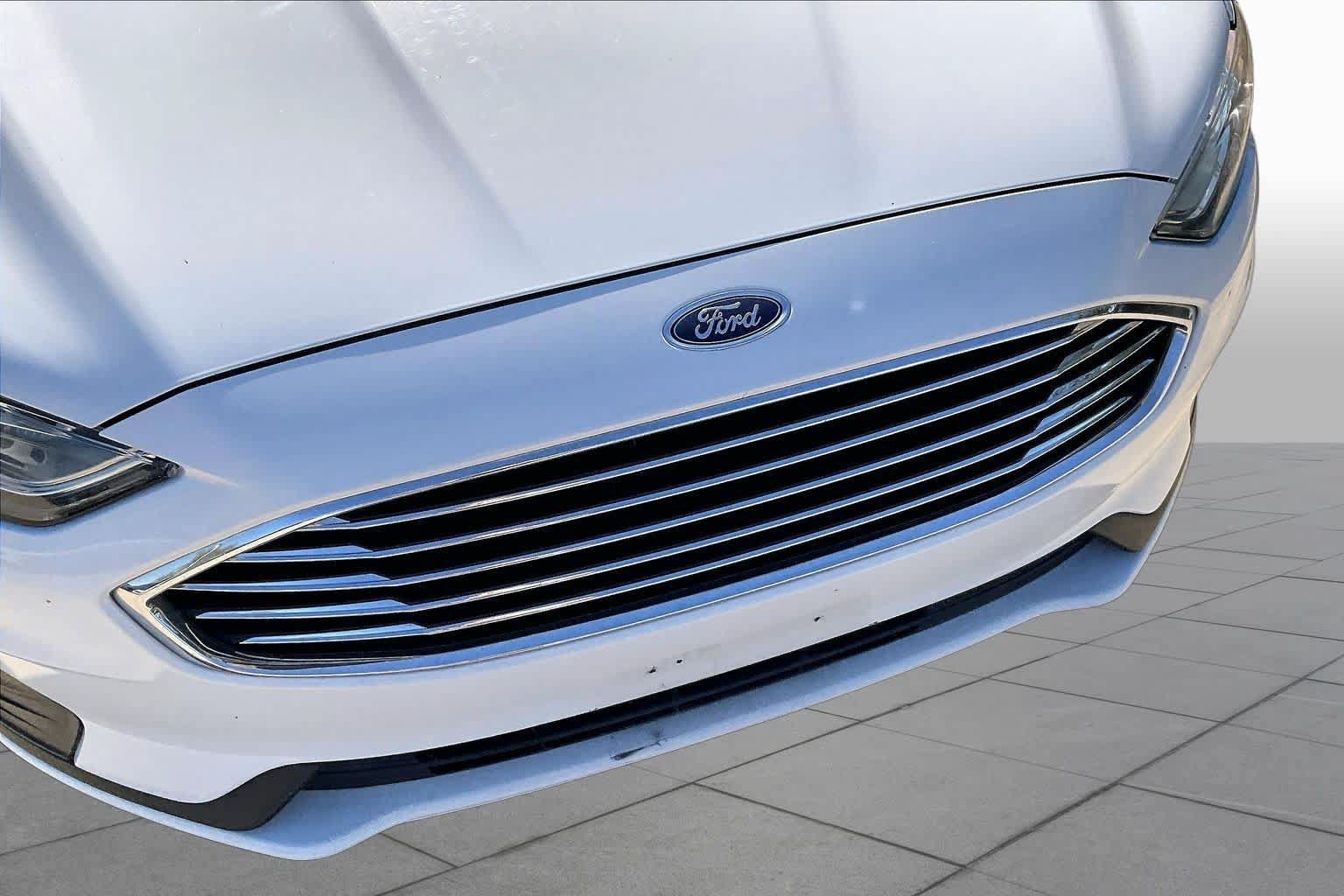 Used 2020 Ford Fusion SE FWD image 30