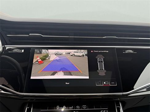 Used 2019 Audi Q8 Premium image 18