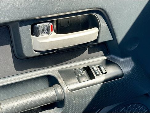 Used 2013 Toyota FJ Cruiser 4WD image 18