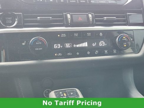 Used 2025 Nissan Pathfinder SL FWD image 18