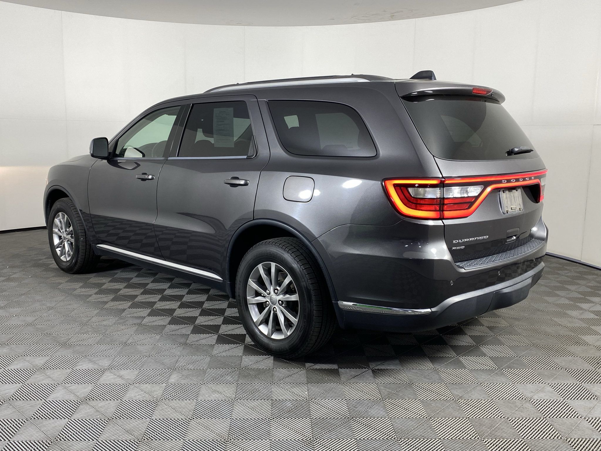 Used 2017 Dodge Durango SXT w/ Quick Order Package 23B AWD/4WD image 4