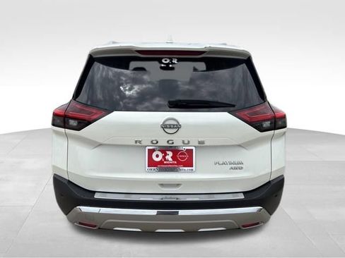 Used 2022 Nissan Rogue Platinum w/ Head-Up Display Package AWD/4WD image 11
