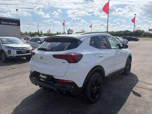 Used 2024 Buick Encore GX Sport Touring FWD image 6