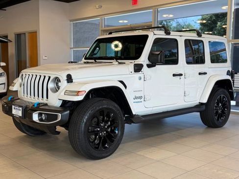 Used 2022 Jeep Wrangler Unlimited Sahara w/ Cold Weather Group AWD/4WD image 4
