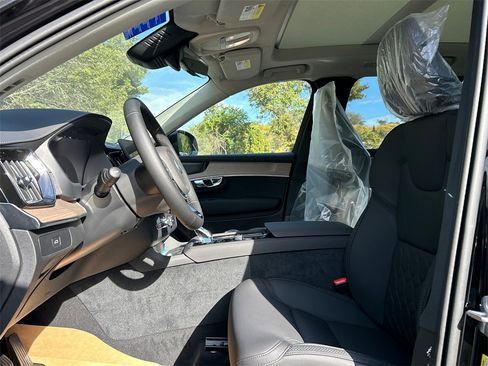 New 2026 Volvo XC90 B6 Plus w/ Protection Package Premier image 10