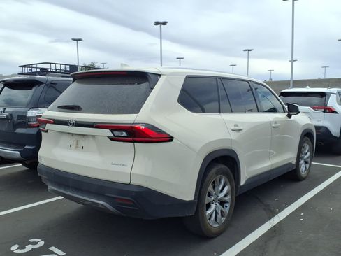 Used 2024 Toyota Grand Highlander FWD image 3