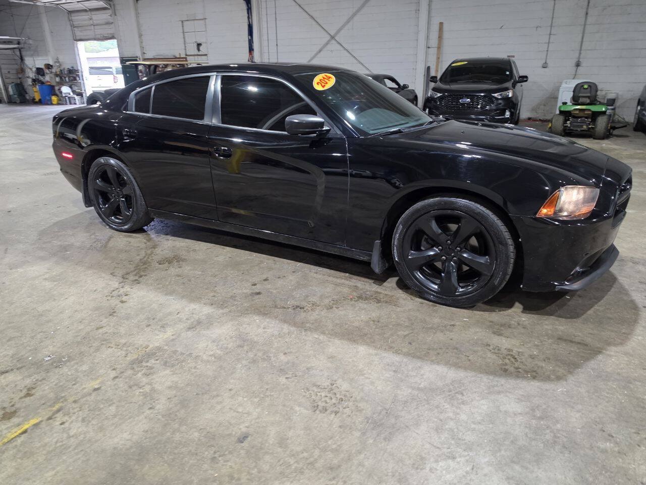 Used 2014 Dodge Charger SXT w/ Blacktop Package RWD image 17