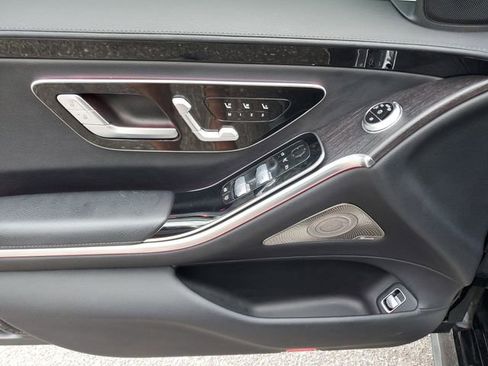 Used 2022 Mercedes-Benz S 500 4MATIC w/ AMG Line Package image 16