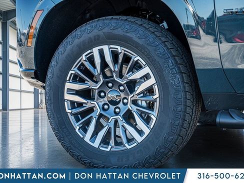 New 2026 Chevrolet Suburban Z71 w/ Comfort Package image 38