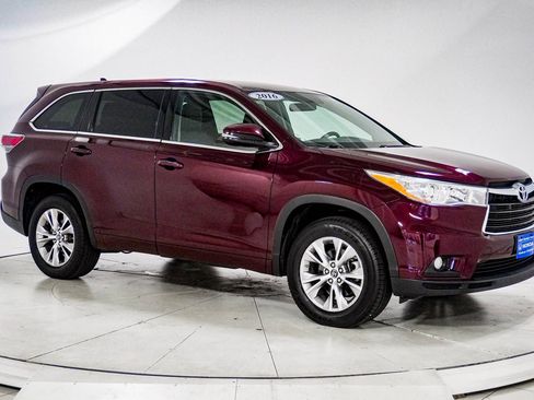 Used 2016 Toyota Highlander Plus FWD image 14