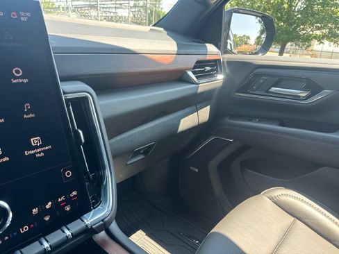 Used 2025 GMC Yukon Denali w/ Advanced Technology Package AWD/4WD image 46