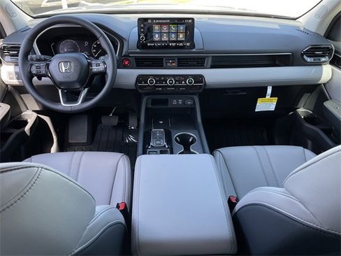 New 2025 Honda Pilot Touring image 11