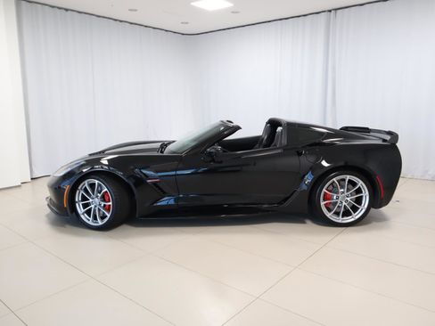 Used 2019 Chevrolet Corvette Grand Sport w/ Carbon Flash Badge Package image 2