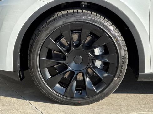 Used 2023 Tesla Model Y Long Range AWD/4WD image 32
