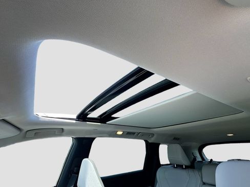 Used 2027 INFINITI QX60 Pure w/ Cargo Package FWD image 23