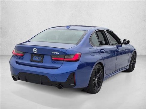 Used 2023 BMW 330i Sedan w/ M Sport Package RWD image 5