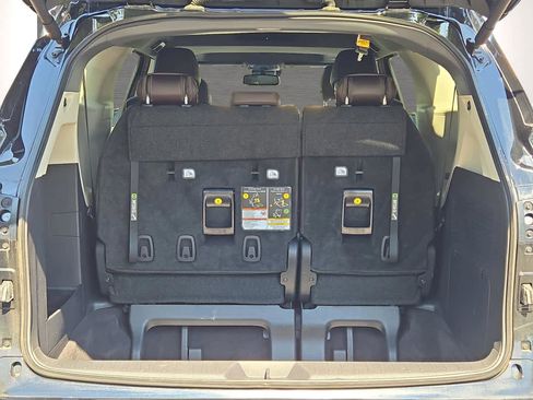 Used 2024 Toyota Sienna Platinum image 11