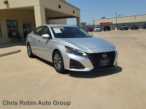 Used 2023 Nissan Altima 2.5 SV FWD image 1