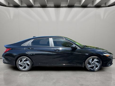 Certified 2025 Hyundai Elantra SEL FWD image 6