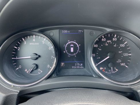 Used 2018 Nissan Rogue SV w/ Premium Package image 17