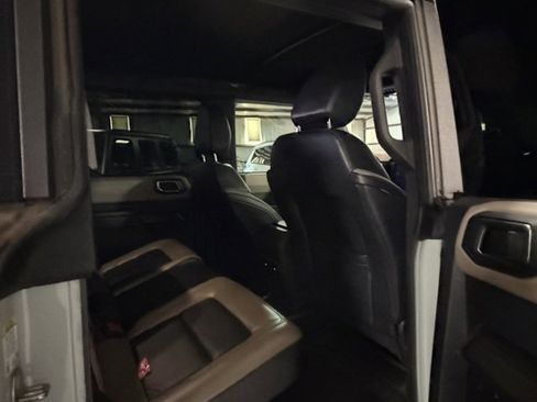 Used 2024 Ford Bronco Wildtrak image 14