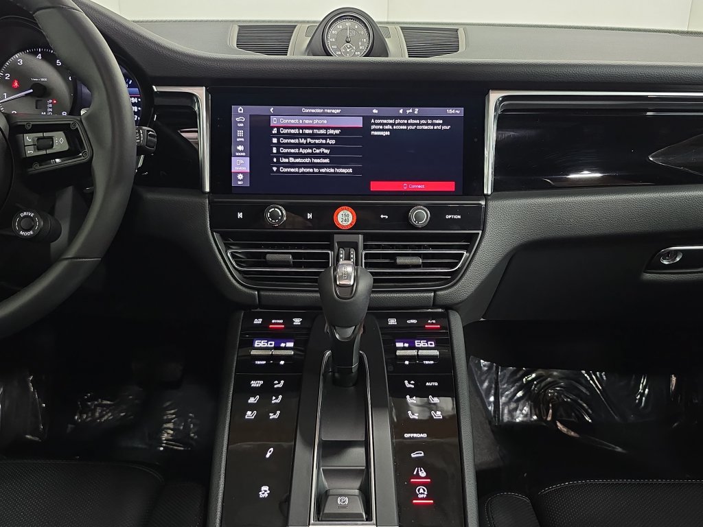 Certified 2025 Porsche Macan S AWD/4WD image 16