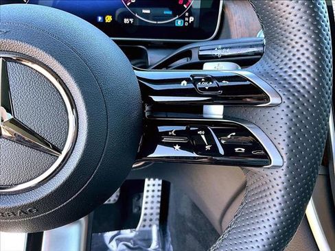 Used 2024 Mercedes-Benz GLC 300 4MATIC image 21