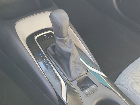 Used 2022 Toyota Corolla LE image 32