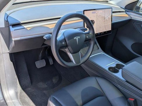 Used 2025 Tesla Model Y Long Range AWD/4WD image 10