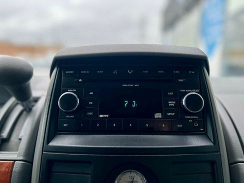 Used 2008 Chrysler Town & Country LX image 18