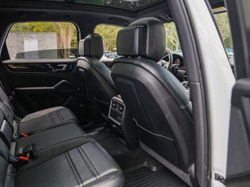 Used 2021 Porsche Cayenne AWD/4WD image 41