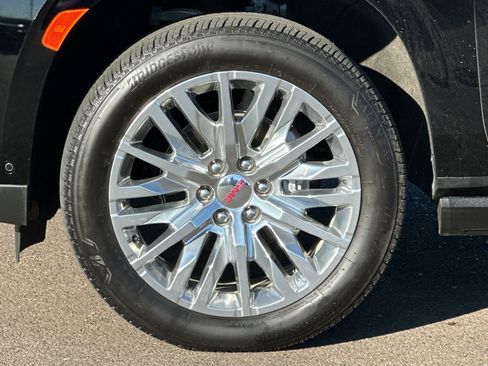 Used 2024 GMC Yukon Denali w/ Advanced Technology Package image 26