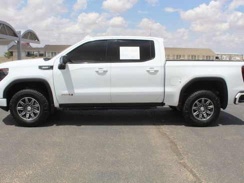 Used 2024 GMC Sierra 1500 AT4 w/ Technology Package AWD/4WD image 9