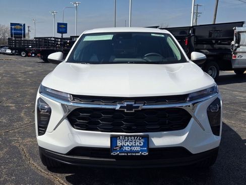 New 2026 Chevrolet Trax LS image 2