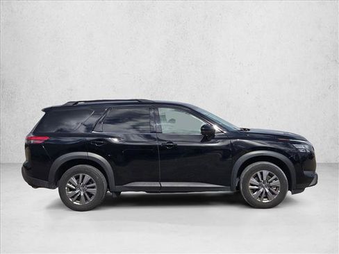 Used 2025 Nissan Pathfinder SV FWD image 4