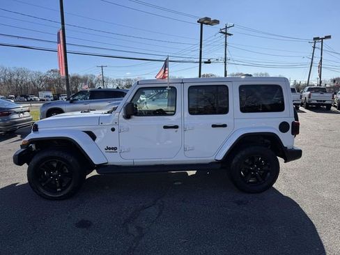 Used 2021 Jeep Wrangler Unlimited Sahara image 9
