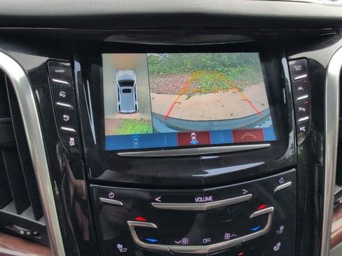 Used 2020 Cadillac Escalade Premium Luxury RWD image 24