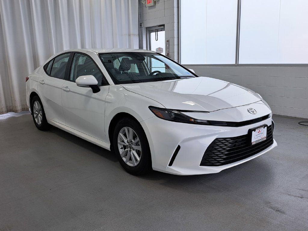 Used 2025 Toyota Camry LE FWD image 4