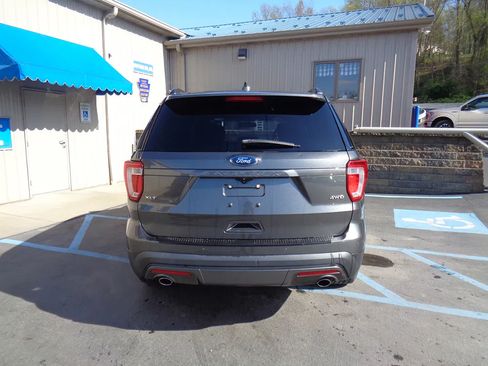 Used 2017 Ford Explorer XLT w/ Equipment Group 202A AWD/4WD image 4