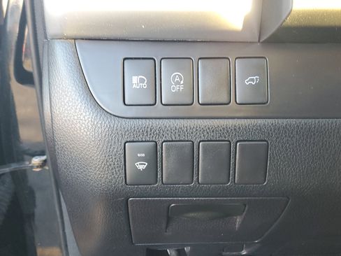 Used 2017 Toyota Highlander Plus image 19