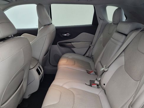 Used 2019 Jeep Cherokee Limited FWD image 18